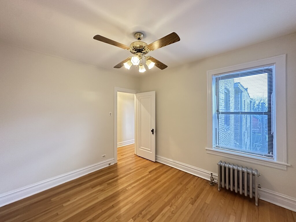 Building Photo - 1913 W Larchmont Ave