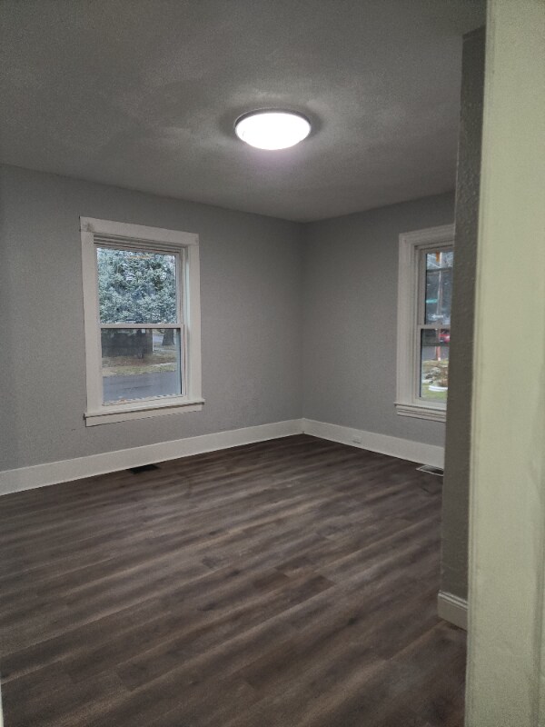 Building Photo - 118 E Archer Ave