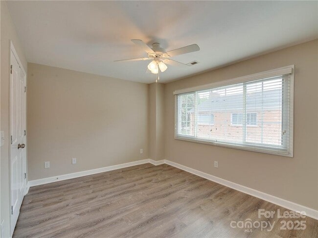 Building Photo - 1344 Green Oaks Ln