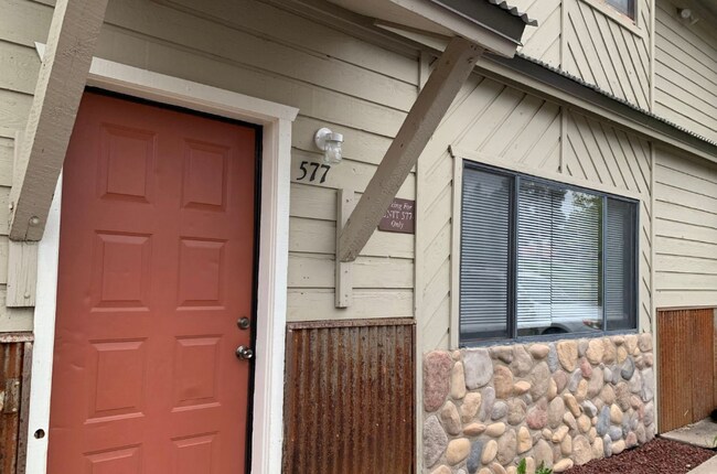 Building Photo - 577 E Golf Pl