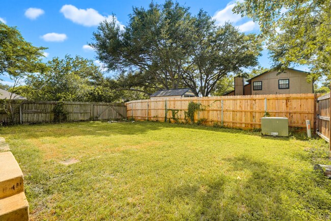 Building Photo - 13922 Villa Camino