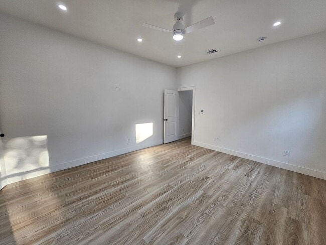Building Photo - Ready for immediate move in!