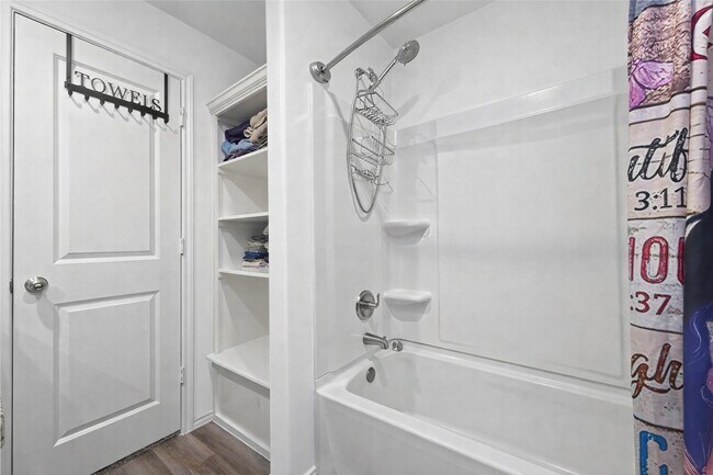 Building Photo - 804 Pearl River