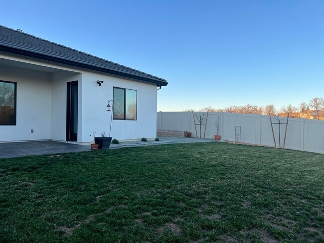 Building Photo - Custom 4 Bedroom + Office - Clover Creek Preserve