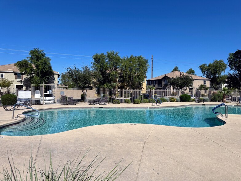 Building Photo - 8111 W Lynwood St