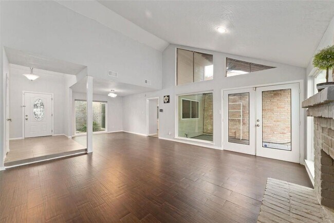 Building Photo - 7107 Plaza Del Sol Dr