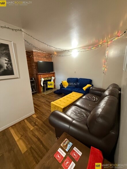 Building Photo - 111 Gainsborough St