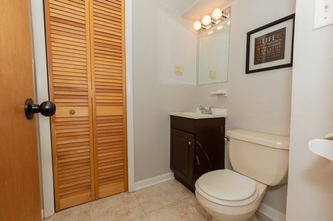 Building Photo - 4 Bed, 2.5 Bath Single Family Home in Winc...