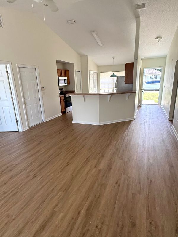 Building Photo - 1111 SW Yorktown Glen