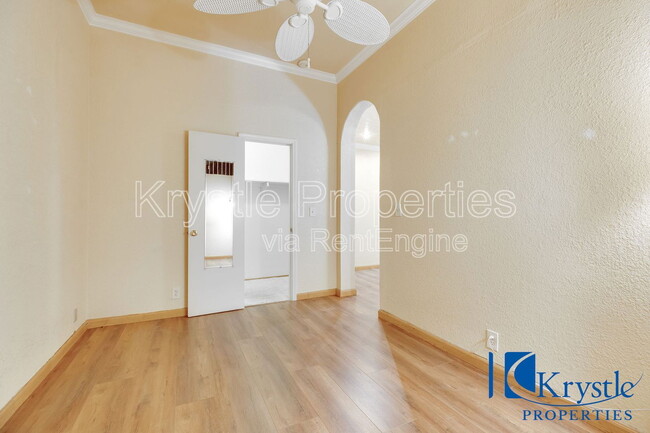 Building Photo - 20 Knoll Dr