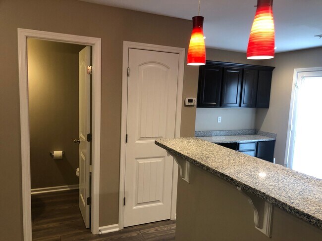 Building Photo - 121 Shadow Creek Cove