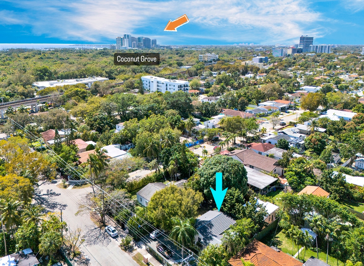 Building Photo - 2440 SW 19th Ave