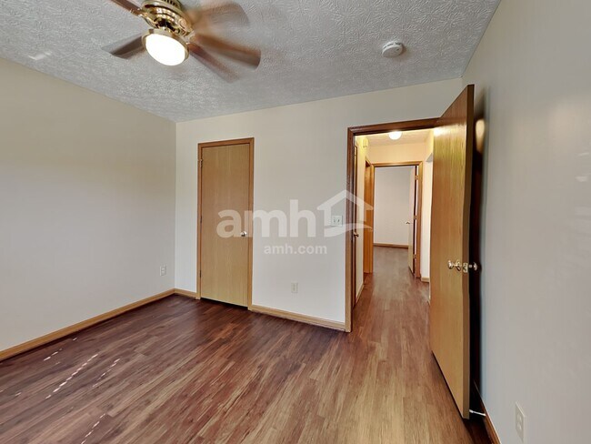 Building Photo - 1960 Queens Meadow Ln