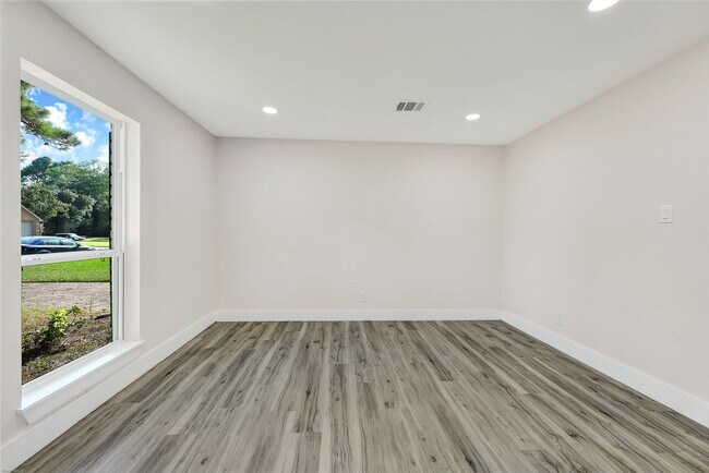 Building Photo - 7707 12 Fairway Ln