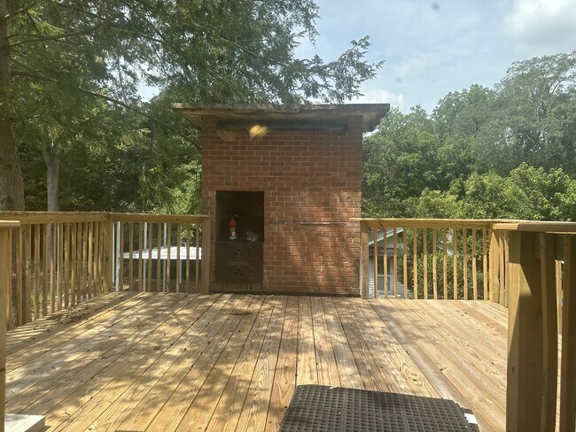Building Photo - 114 Brookside Rd