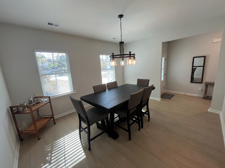 Building Photo - 3093 Grinnell St