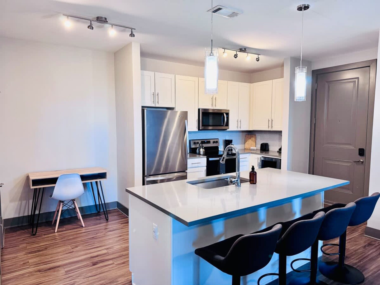 Building Photo - 9268 Vintage Hills Way