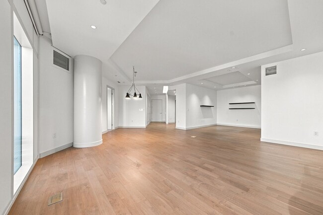Building Photo - Stunning North Strip/City views from this UNFURNISHED 1+Den/1.5ba residence.