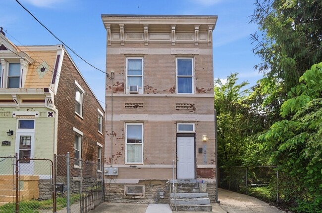 Building Photo - 2238 Flora St