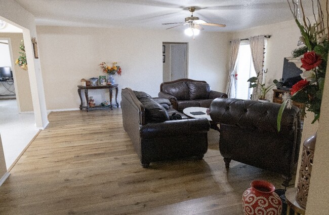 Building Photo - 2601 Mason Dr