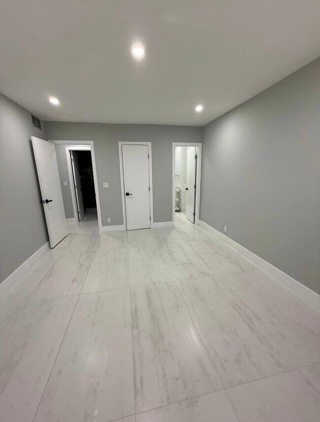 Building Photo - 2191 NE 68th St