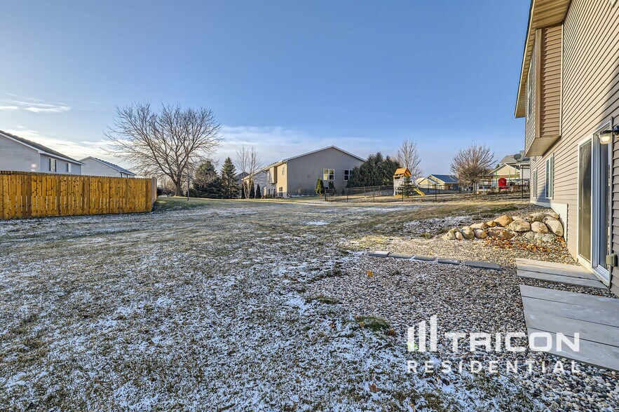 Building Photo - 1074 Landings Ln