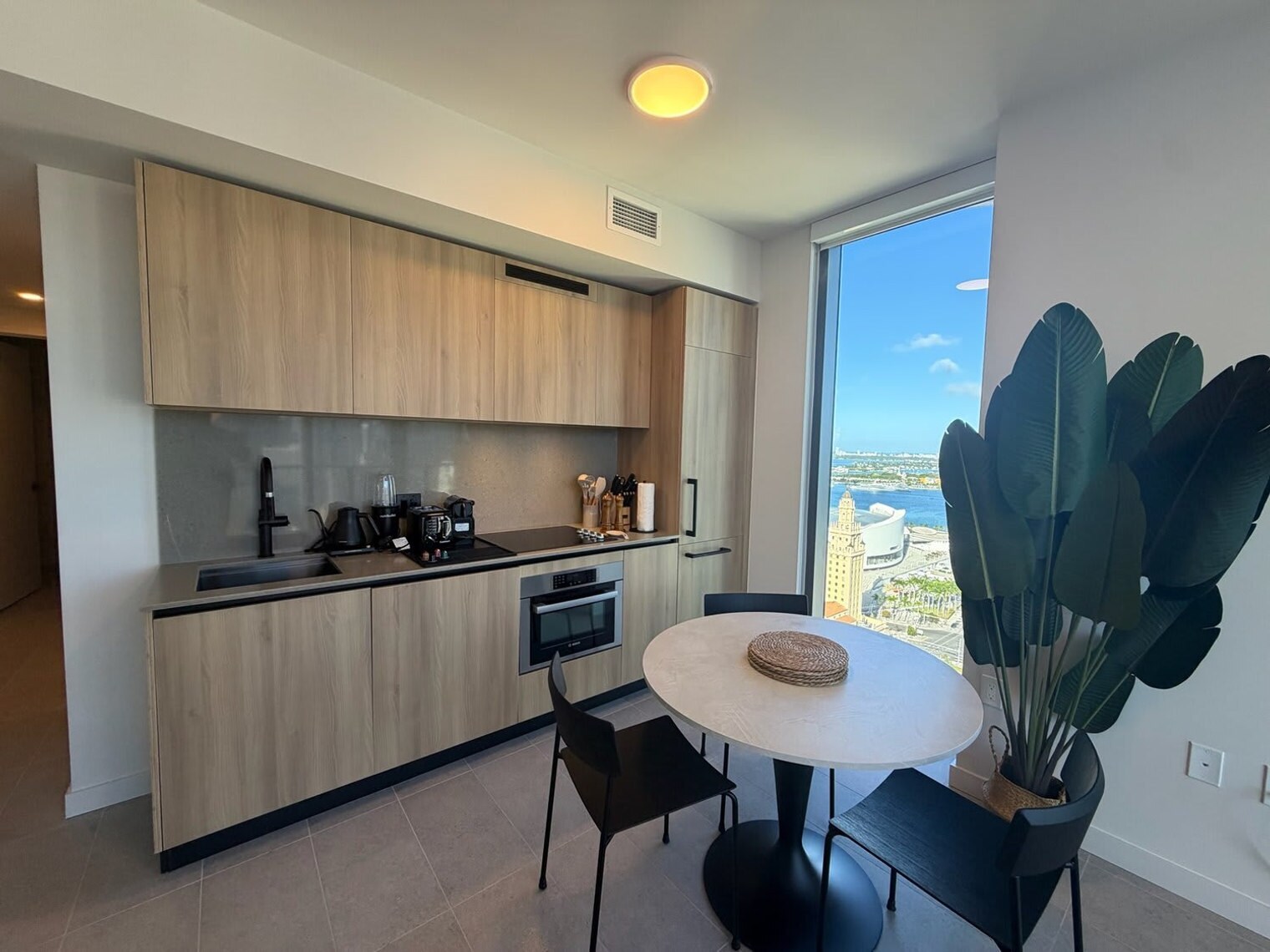 Building Photo - 121 NE 5th St