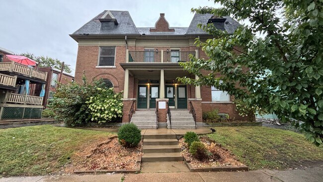 Building Photo - 348 N Newstead Ave