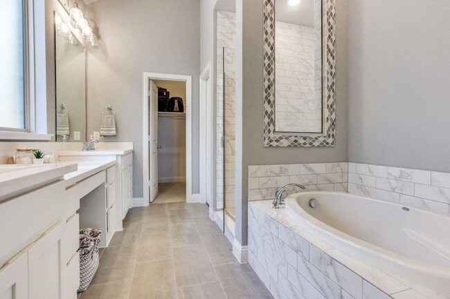 Building Photo - 905 Lady Bird Dr