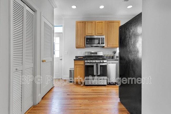 Building Photo - 1037 5th St NE