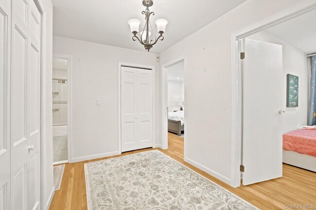 Building Photo - 80 Hickory Hill Dr
