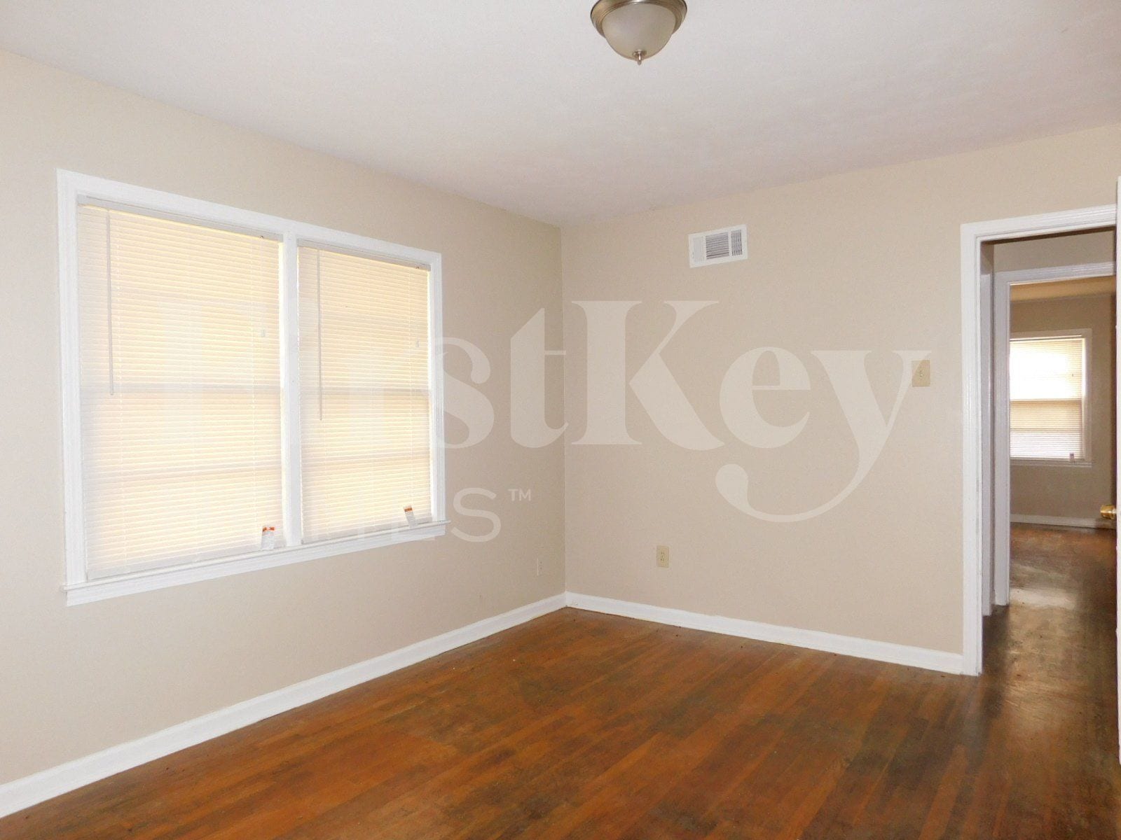 Building Photo - 4896 Lochinvar Dr