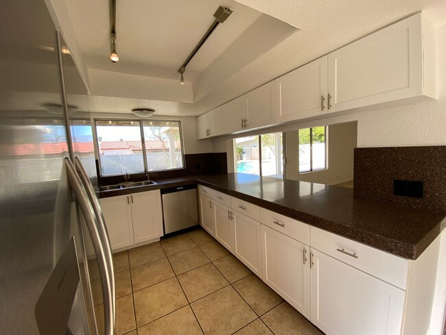 Building Photo - 68305 Encinitas Rd
