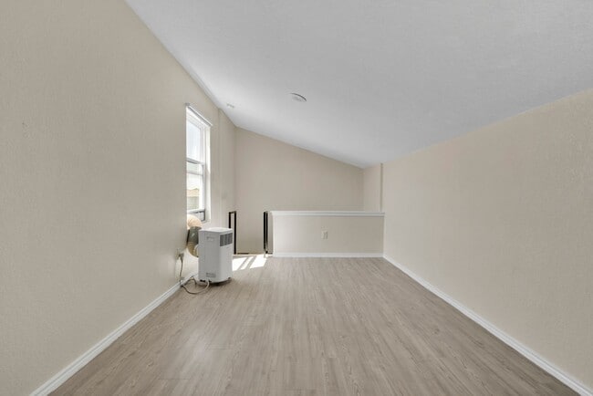 Building Photo - 7184 Elm Cv