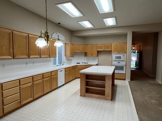 Building Photo - 4 bedrooms with 3 car garage in Rose Lane ...