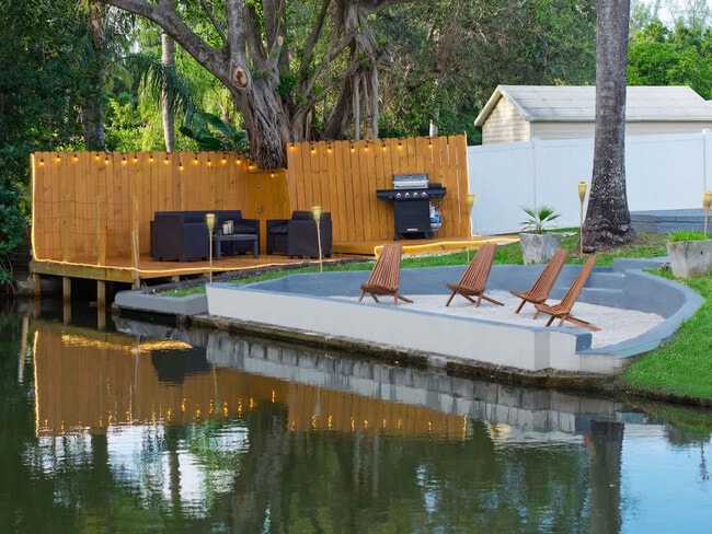 Building Photo - 20140 NE 25th Ct