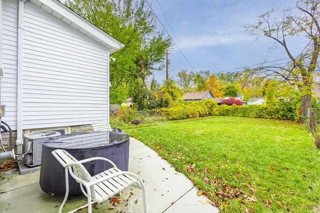 Building Photo - 314 W Muir Ave