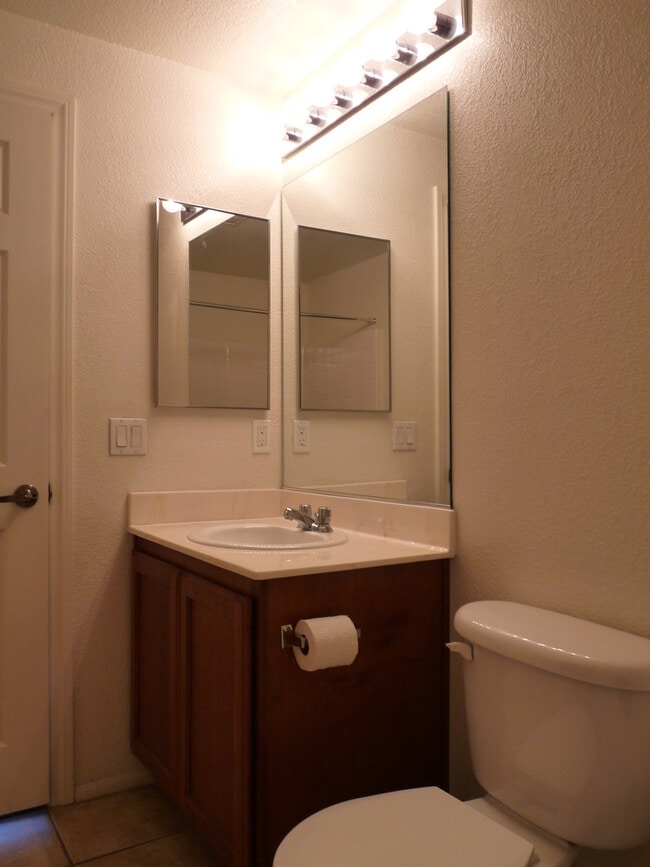 Building Photo - 5855 Valley Dr