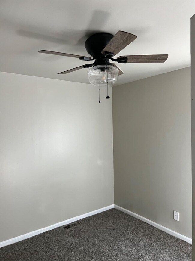 Building Photo - Home Short Drive to the Beach! MOVE IN SPECIAL!!!