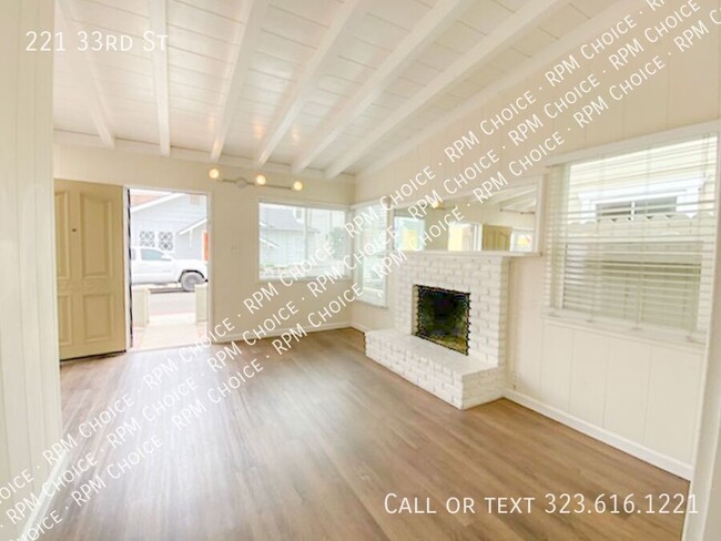 Building Photo - 221 33rd St