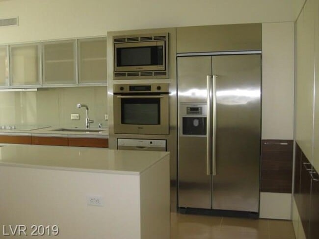 Building Photo - Beautiful Luxury High Rise Rental on Vegas Strip