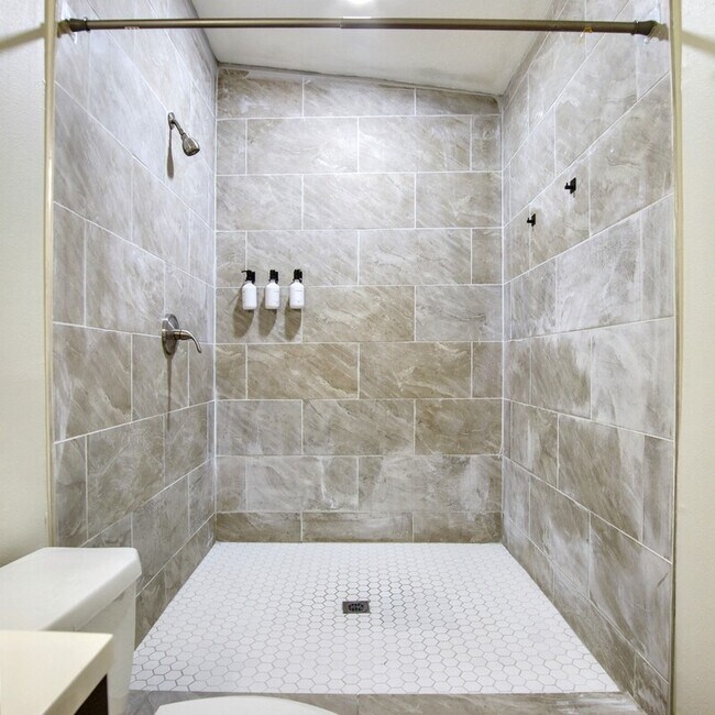 Building Photo - 5708 Flamingo Ct