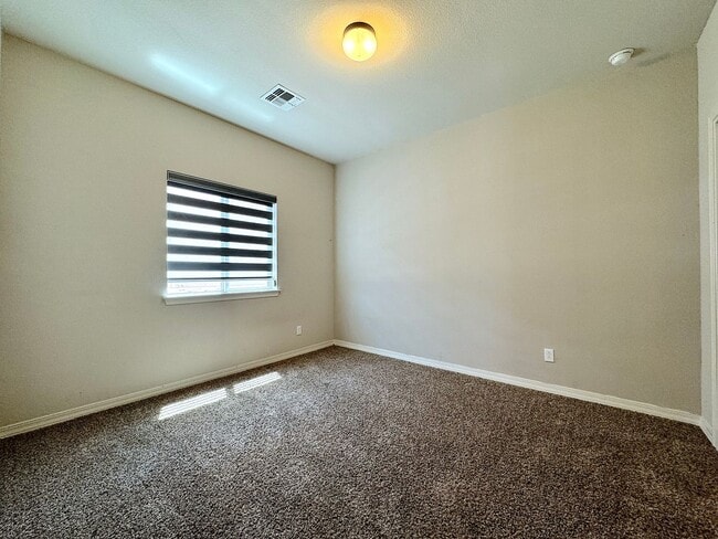 Building Photo - West El Paso 4 bed Refrig A/C