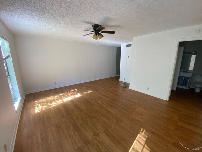 Building Photo - Monthly Paid Rent