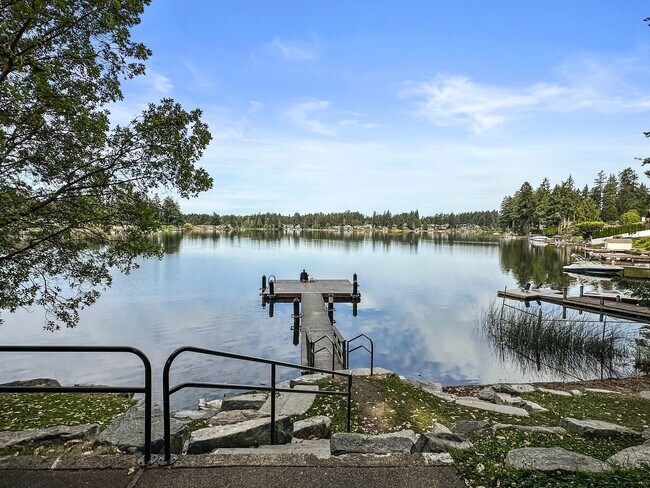 Building Photo - Lakeside Living in Lacey's Lake Forest Nei...