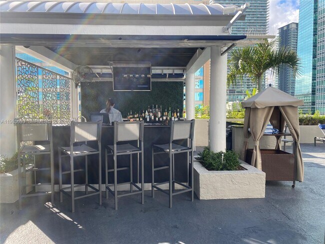 Building Photo - 185 SE 14th Terrace