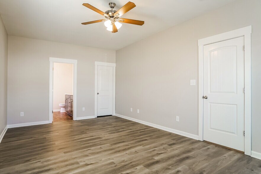 Building Photo - 936 Sandyhill Rd