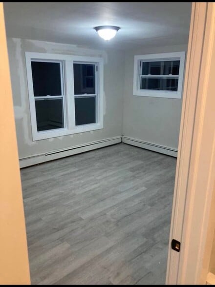 Building Photo - 7 Cottage Street Ext