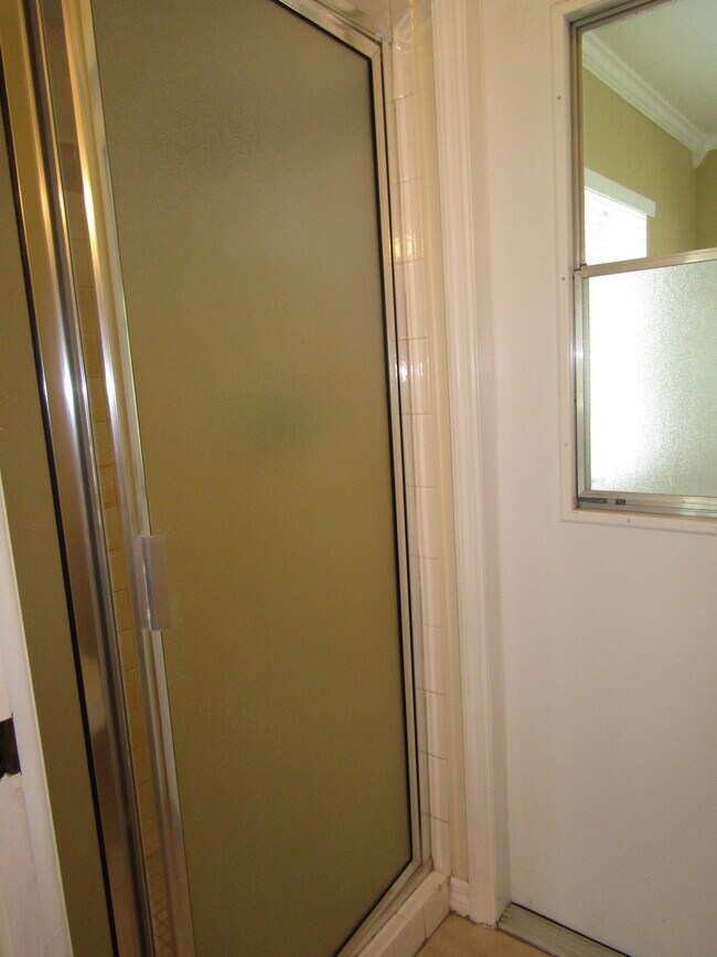 Building Photo - 2624 Valencia Rd