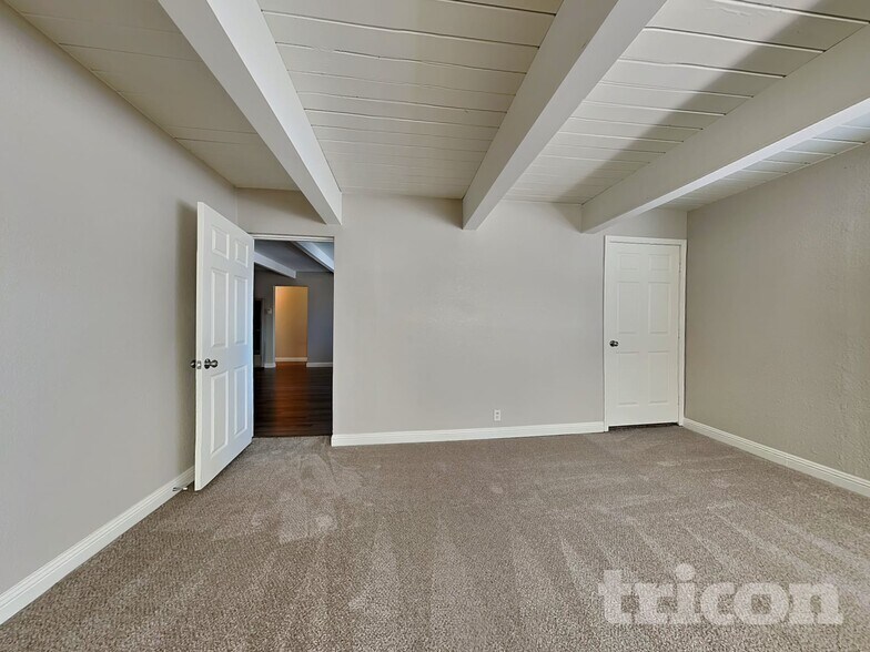 Building Photo - 500 Shaddick Dr